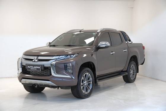 MITSUBISHI L200 TRITON 2.4 16V TURBO DIESEL SPORT HPE-S CD 4P 4X4 AUTOMÁTICO